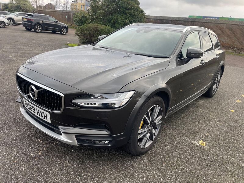 View VOLVO V90 CROSS COUNTRY 2.0 D4 Plus Auto AWD Euro 6 (s/s) 5dr