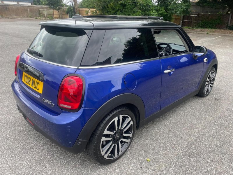 MINI HATCH