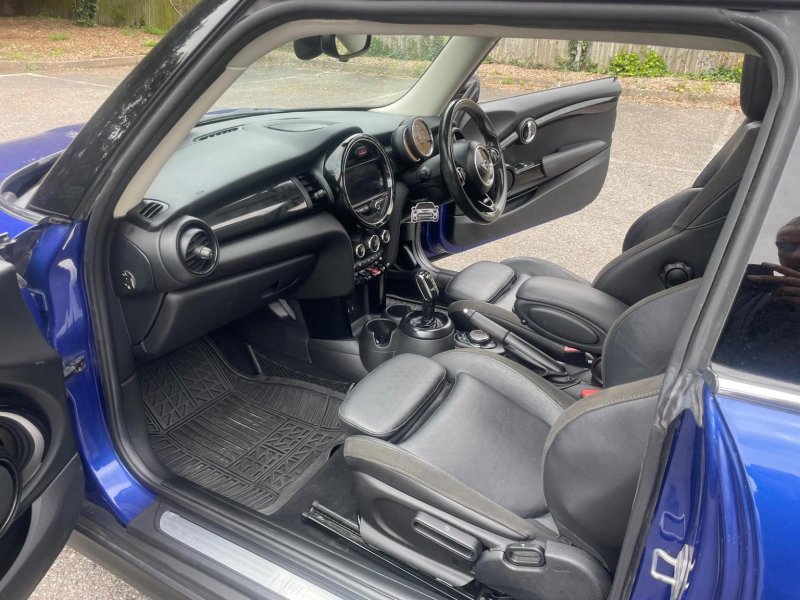 MINI HATCH