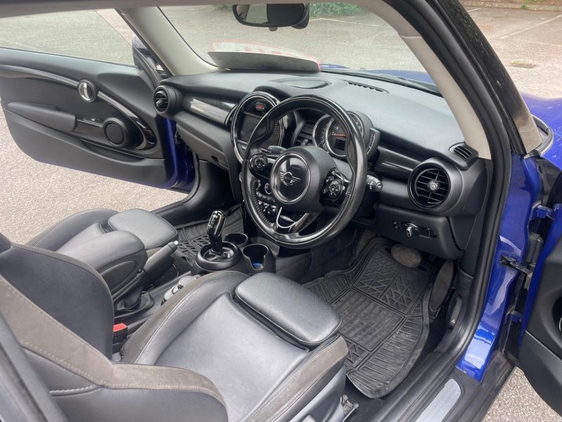 MINI HATCH