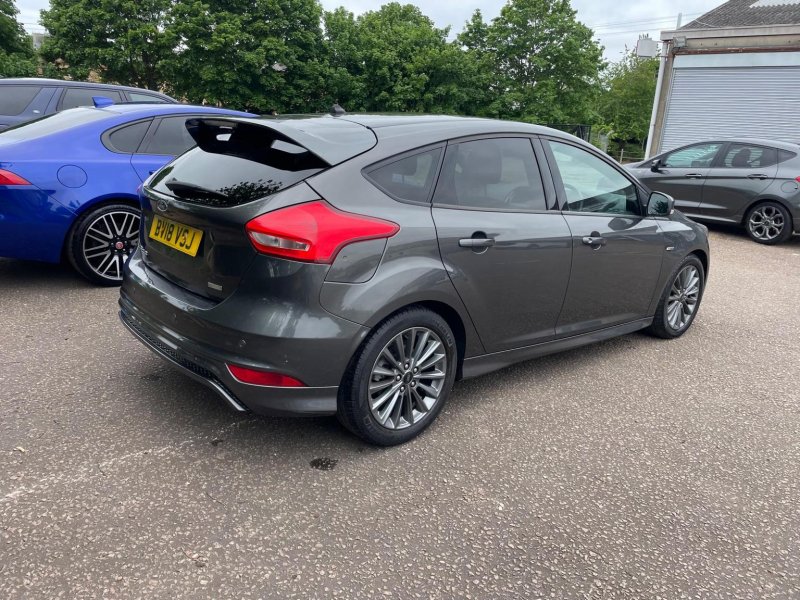 View FORD FOCUS 1.0T EcoBoost ST-Line Euro 6 (s/s) 5dr