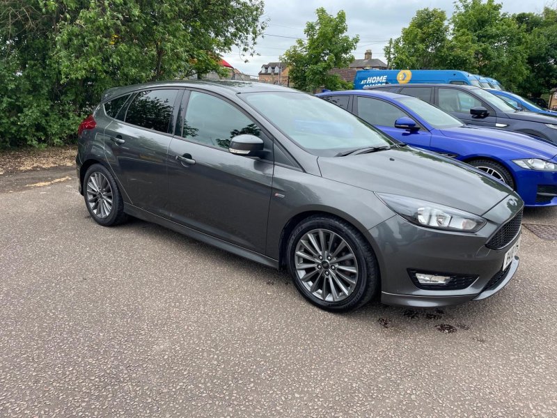 View FORD FOCUS 1.0T EcoBoost ST-Line Euro 6 (s/s) 5dr
