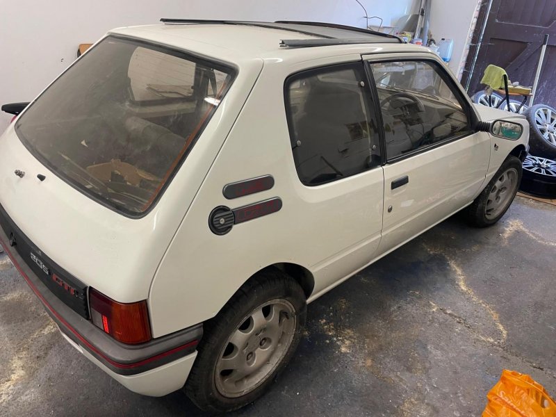 View PEUGEOT 205 1.9 GTi 3dr