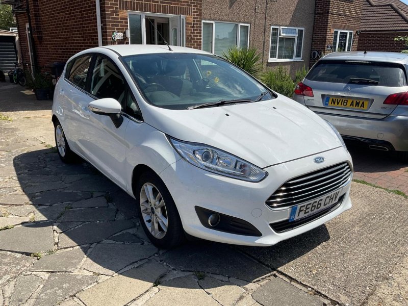 View FORD FIESTA 1.0T EcoBoost Zetec Euro 6 (s/s) 5dr
